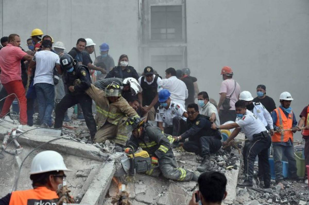 Las 15 fotos que reflejan la tragedia que dejó el fuerte terremoto en México