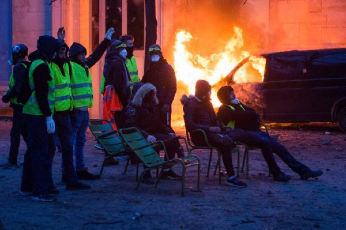 París bajo fuego: Caos y terror en Francia en una violenta protesta