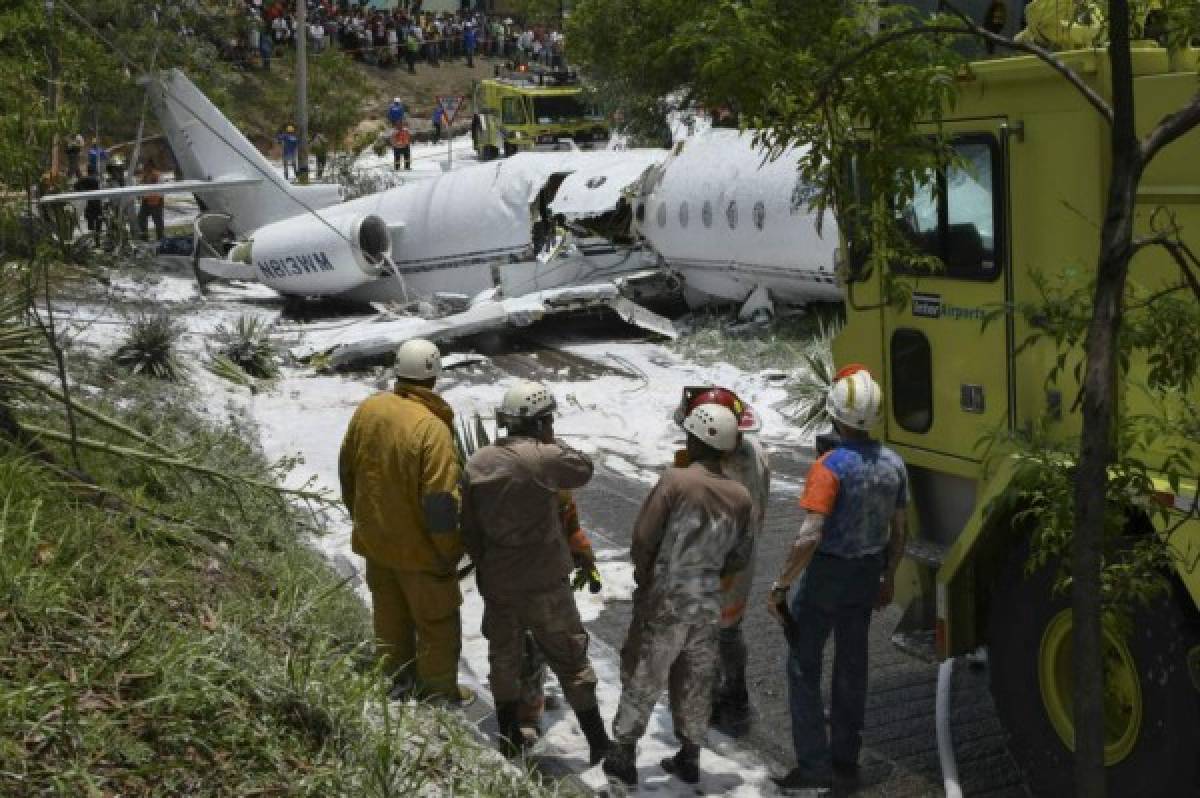 Las otras imágenes que no has visto del avión que se salió de la pista en el aeropuerto Toncontín