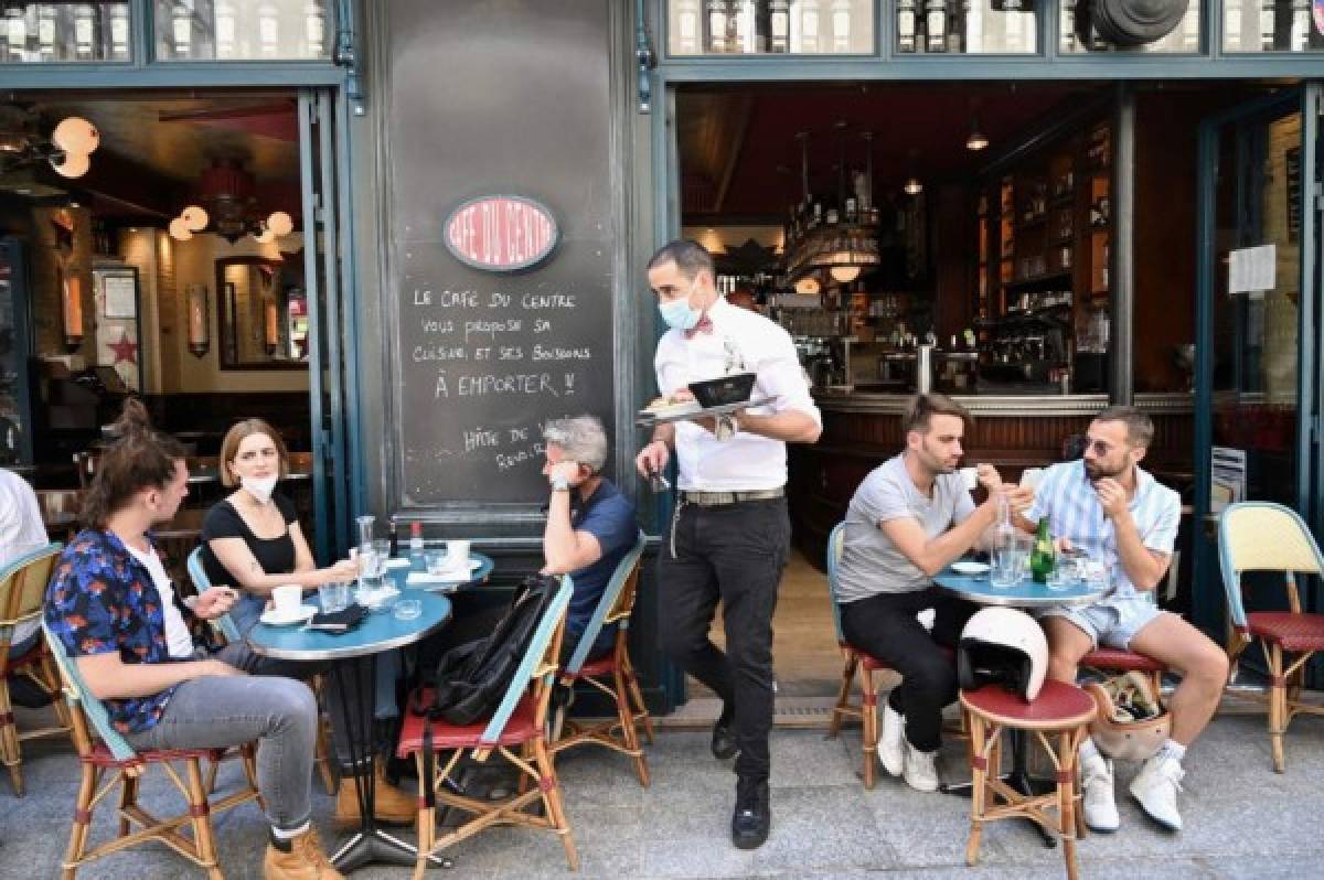 Playas, bares y cafés: Francia da un paso más hacia la normalidad en medio de la pandemia