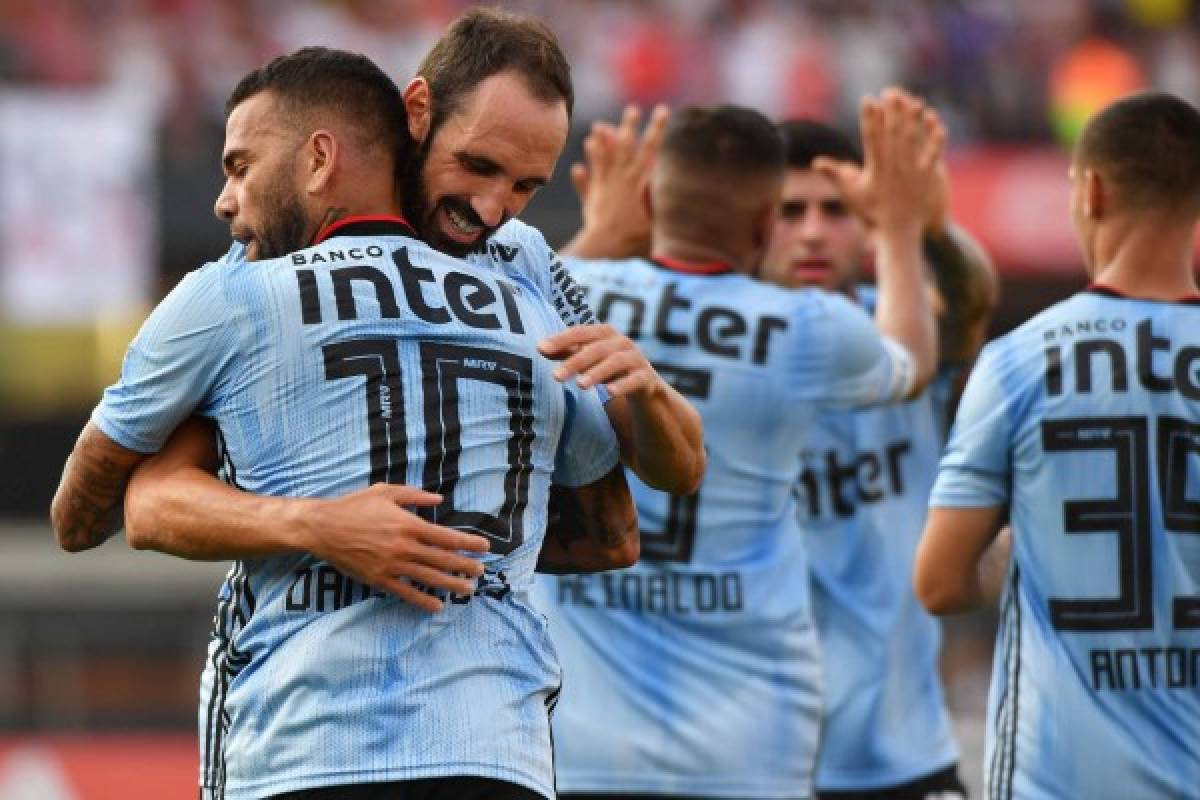 Sao Paulo's player Dani Alves (L) celebrates with teammate Juanfran after scoring against Ceara during their Brazilian Championship at Morumbi stadium in Sao Paulo, Brazil, on August 18, 2019. (Photo by NELSON ALMEIDA / AFP)