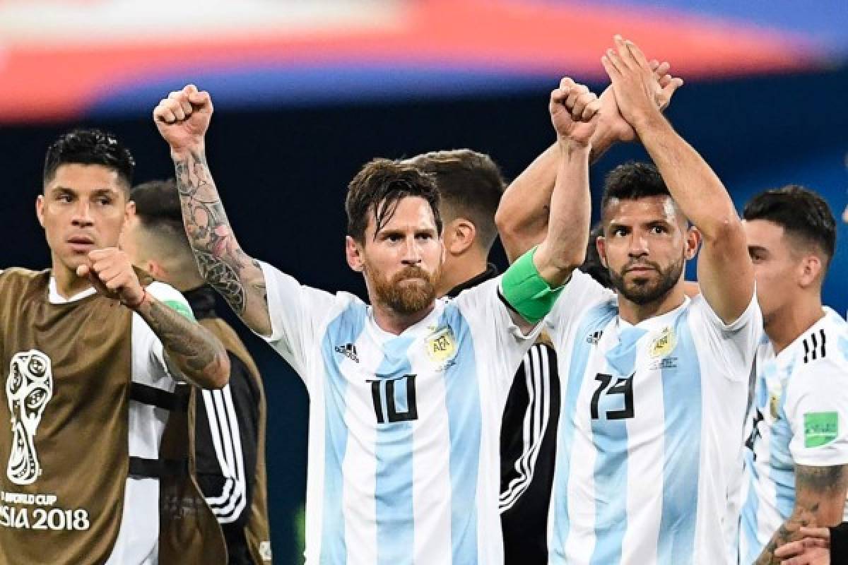 FOTOS: El emotivo festejo de Messi tras clasificar con Argentina a octavos