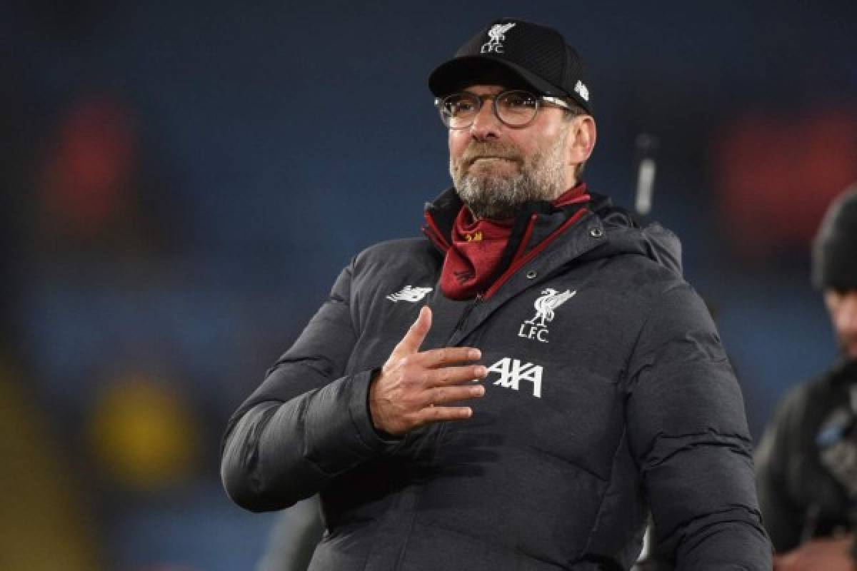 Liverpool's German manager Jurgen Klopp celebrates on the pitch after the English Premier League football match between Leicester City and Liverpool at King Power Stadium in Leicester, central England on December 26, 2019. - Liverpool won the game 4-0. (Photo by Oli SCARFF / AFP) / RESTRICTED TO EDITORIAL USE. No use with unauthorized audio, video, data, fixture lists, club/league logos or 'live' services. Online in-match use limited to 120 images. An additional 40 images may be used in extra time. No video emulation. Social media in-match use limited to 120 images. An additional 40 images may be used in extra time. No use in betting publications, games or single club/league/player publications. /