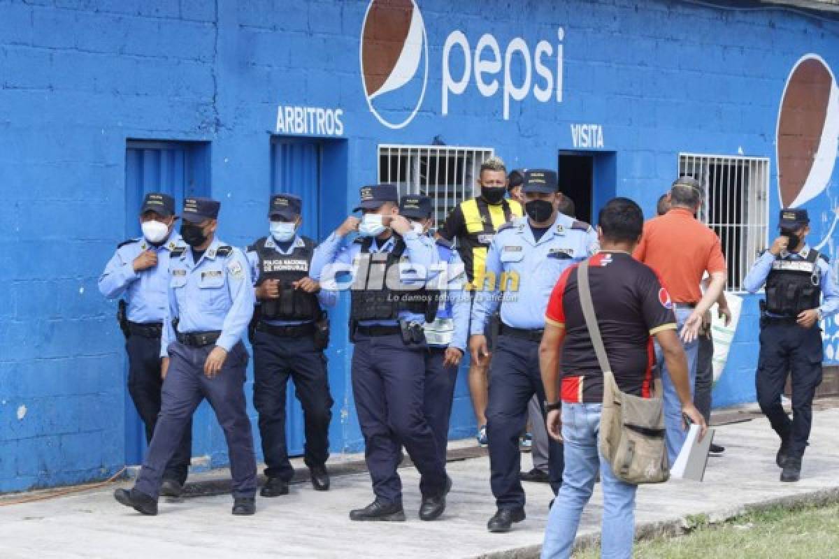 Aficionados irrumpieron en el estadio Sergio Reyes y ocasionaron retraso en el arranque del Savio-Génesis