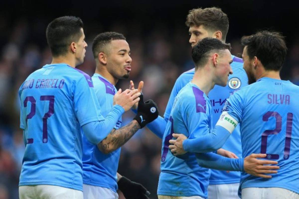 Manchester City's Brazilian striker Gabriel Jesus (2nd L) celebrates with teammates after scoring their fourth goal during the English FA Cup fourth round football match between Manchester City and Fulham at the Etihad Stadium in Manchester, north west England, on January 26, 2020. (Photo by Lindsey Parnaby / AFP) / RESTRICTED TO EDITORIAL USE. No use with unauthorized audio, video, data, fixture lists, club/league logos or 'live' services. Online in-match use limited to 120 images. An additional 40 images may be used in extra time. No video emulation. Social media in-match use limited to 120 images. An additional 40 images may be used in extra time. No use in betting publications, games or single club/league/player publications. /