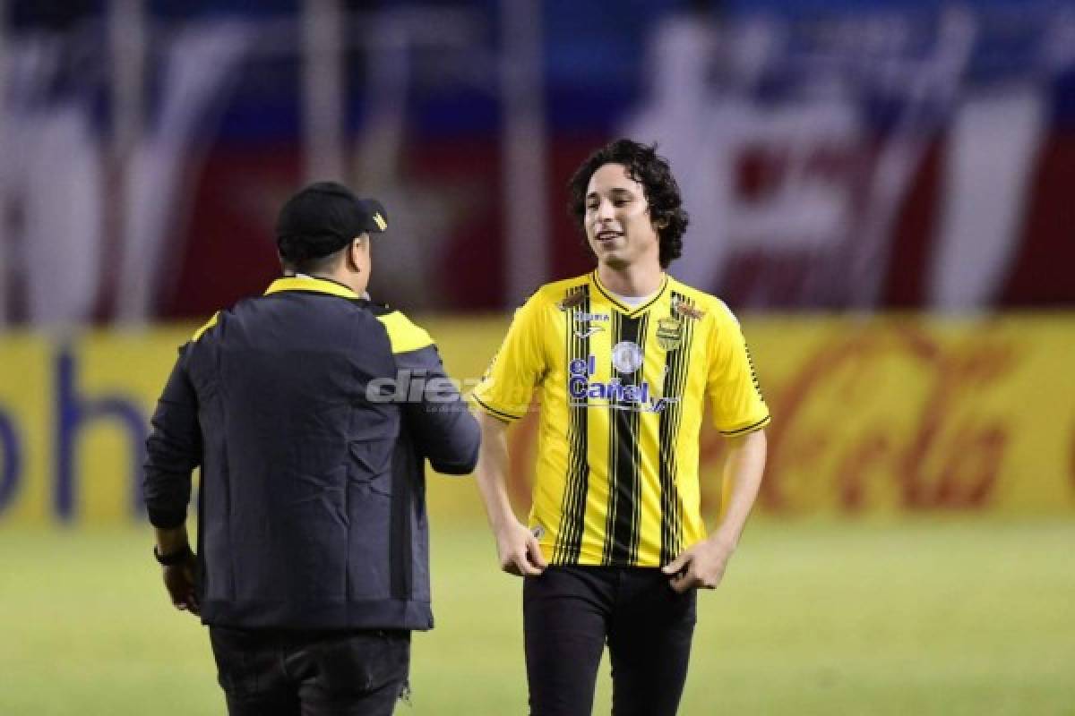 La chica del palco, el invitado especial y el hermoso detalle de Troglio en su gorra