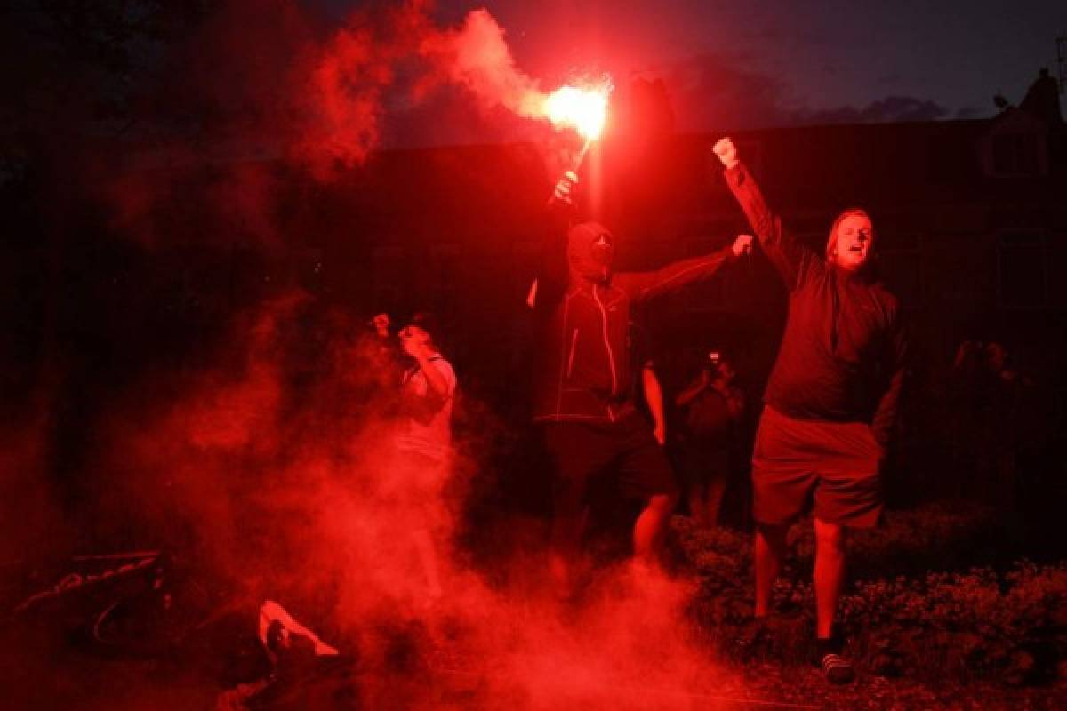 FOTOS: Así fue el brutal festejo de los hinchas del Liverpool tras conquistar la Premier League