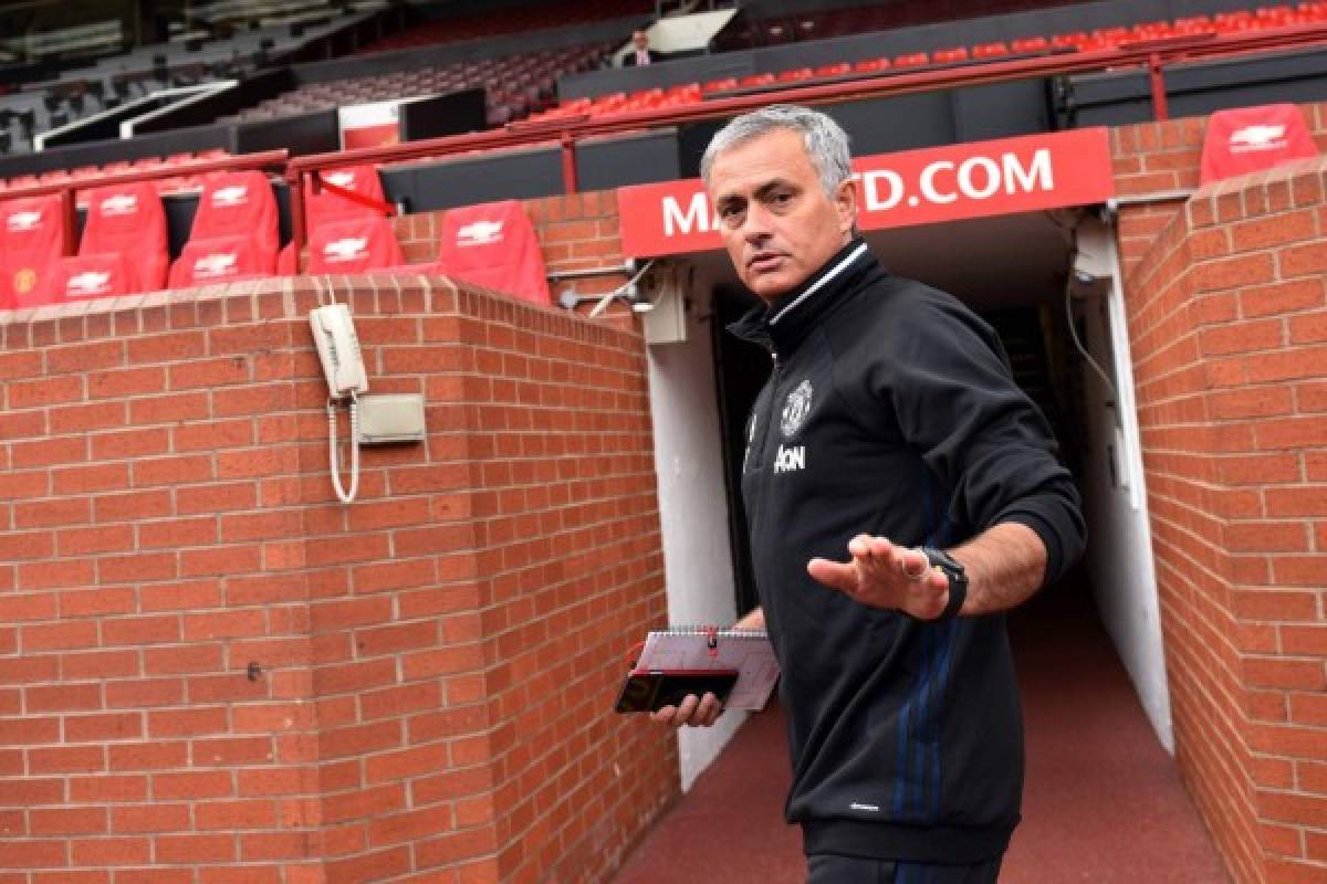 Los gestos y la vestimenta de Mourinho en su primer día de trabajo con el Manchester United