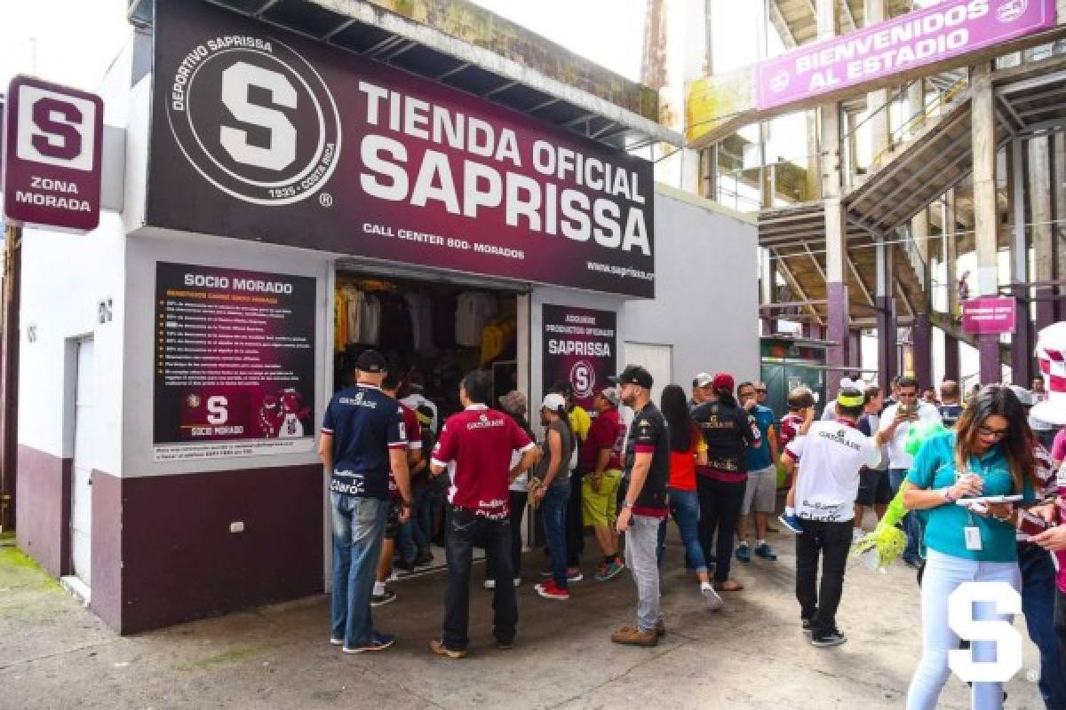¿Y los clubes de Honduras? El Saprissa de Costa Rica abre tres nuevas tiendas oficiales