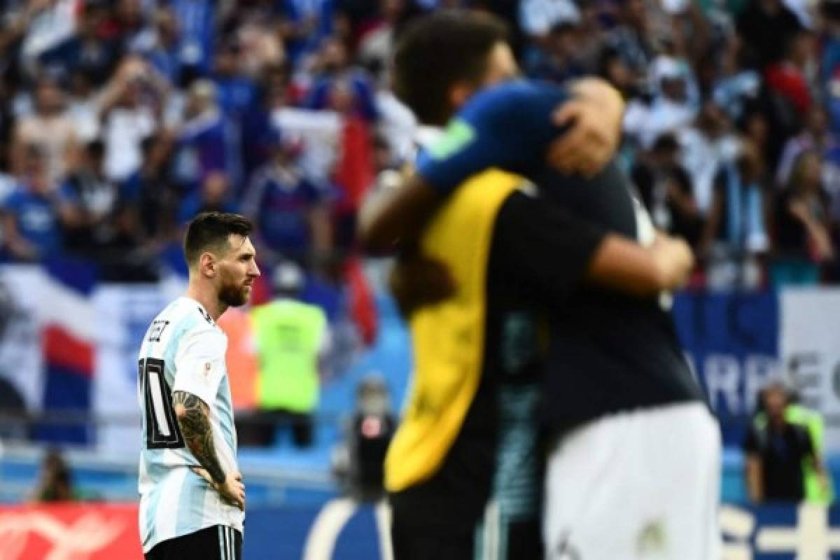 EN FOTOS: Pogba consoló a un Messi destrozado por eliminación en Rusia