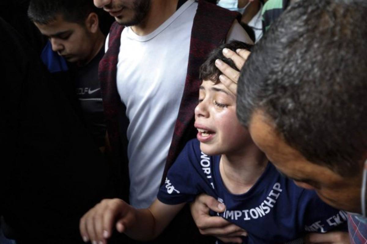 Un infierno: las dolorosas imágenes del bombardeo de Israel en Gaza tras el lanzamiento de cohetes en Jerusalén