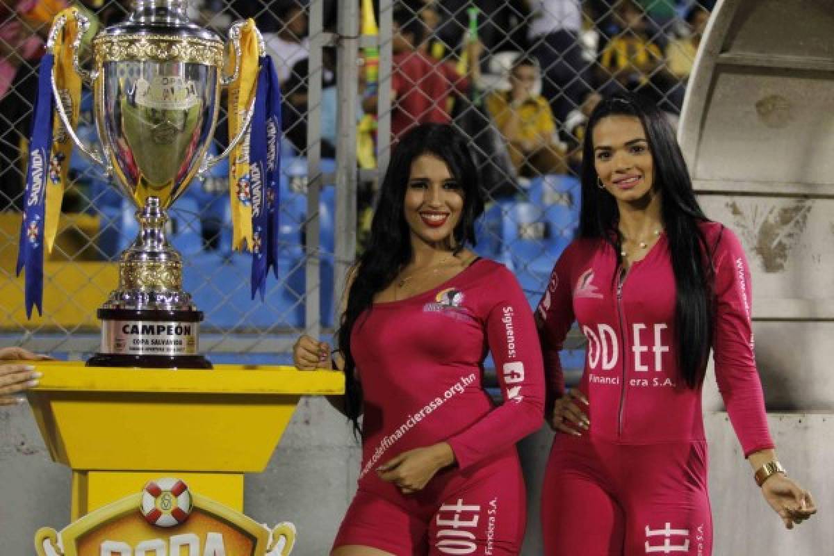 ¡QUÉ BOMBONES! Las mujeres que adornaron las semifinales en Honduras