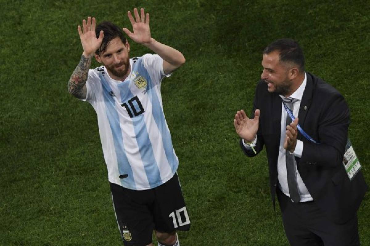 FOTOS: El emotivo festejo de Messi tras clasificar con Argentina a octavos