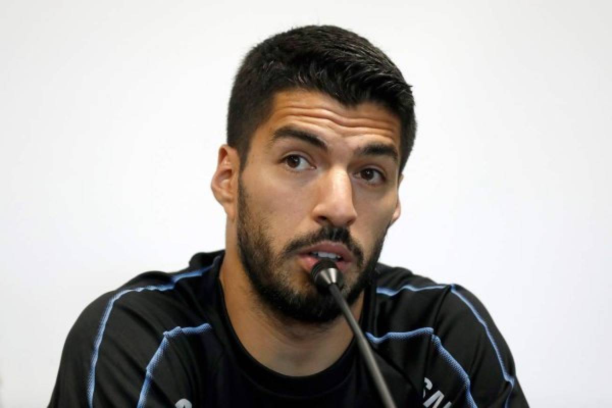 MUN10. NIZHNY NOVGOROD (RUSIA), 03/07/2018.- El delantero de la selección uruguaya Luis Suárez durante una rueda de prensa tras el entrenamiento del conjunto charrúa hoy en Nizhny Novgorod. Uruguay se enfrenará a Francia en un partido de los cuartos de final del Mundial de Rusia 2018 el próximo 6 de julio. EFE/Kiko Huesca