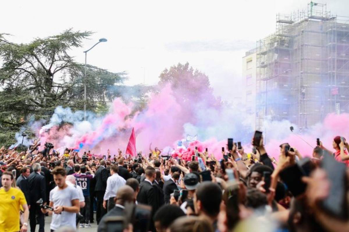 FOTOS: La espectacular presentación del brasileño Neymar en el PSG