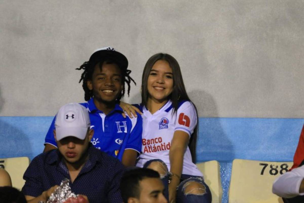 FOTOS: Las hermosas chicas que invadieron el estadio Nacional