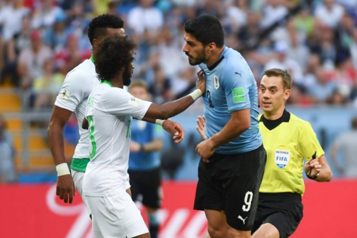 NO VISTE EN TV: Afición de Arabia Saudita da el ejemplo y grandes gestos de Suárez y Cavani