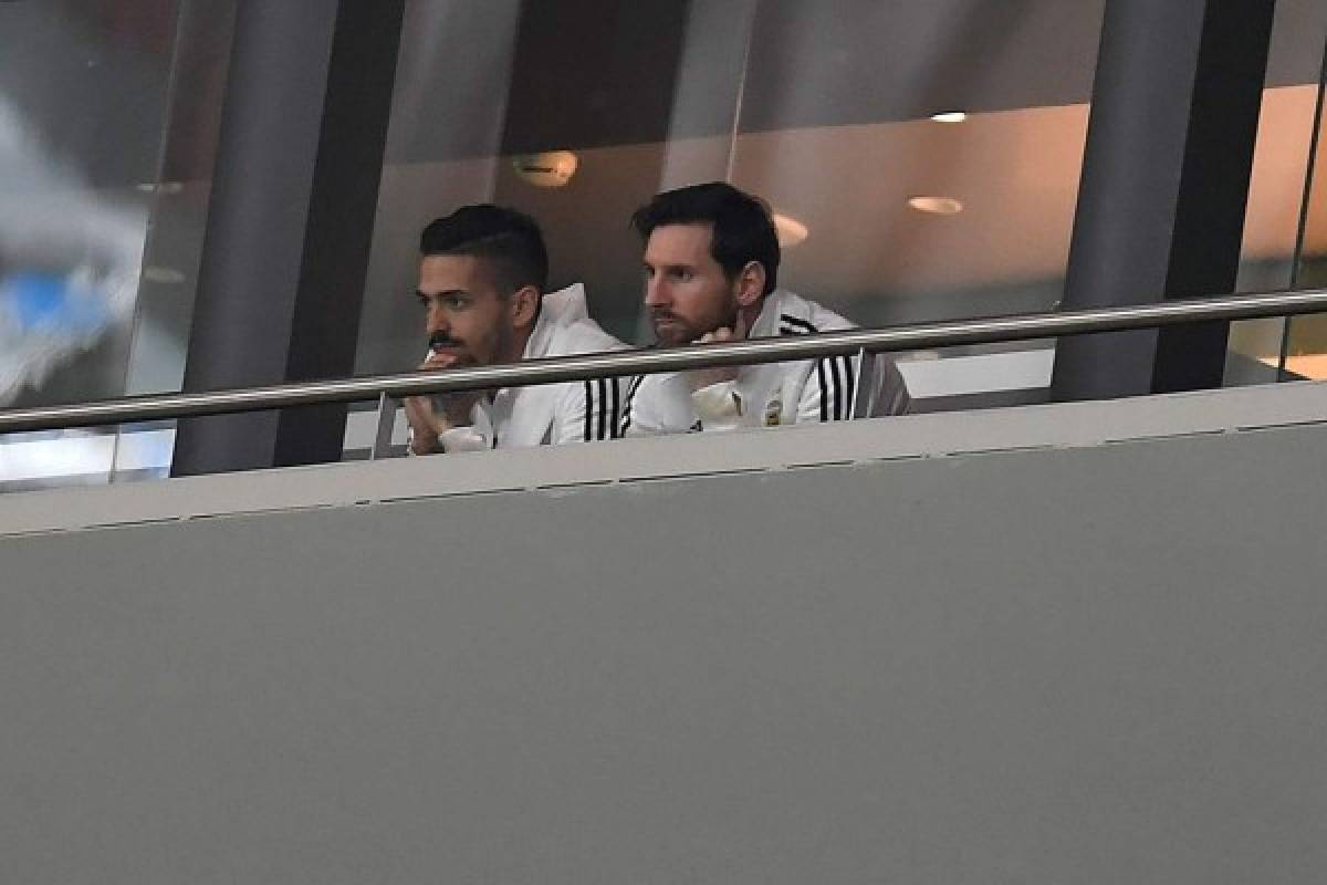 ¿Lágrimas? La tristeza de Messi en las gradas tras la goleada de España sobre Argentina
