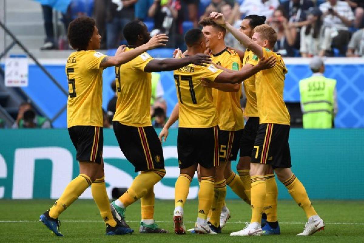 Belgium's defender Thomas Meunier (3rd R) is congratulated by teammates after scoring during their Russia 2018 World Cup play-off for third place football match between Belgium and England at the Saint Petersburg Stadium in Saint Petersburg on July 14, 2018. / AFP PHOTO / Paul ELLIS / RESTRICTED TO EDITORIAL USE - NO MOBILE PUSH ALERTS/DOWNLOADS