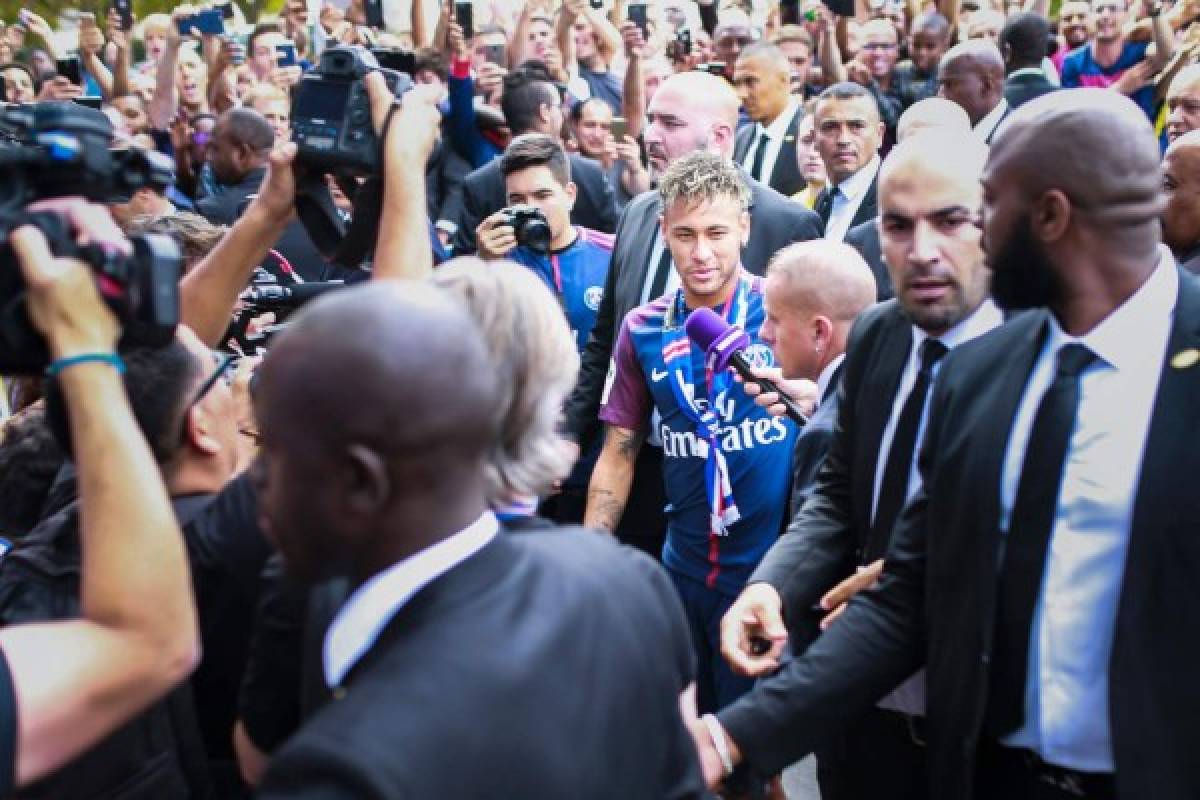 FOTOS: La espectacular presentación del brasileño Neymar en el PSG