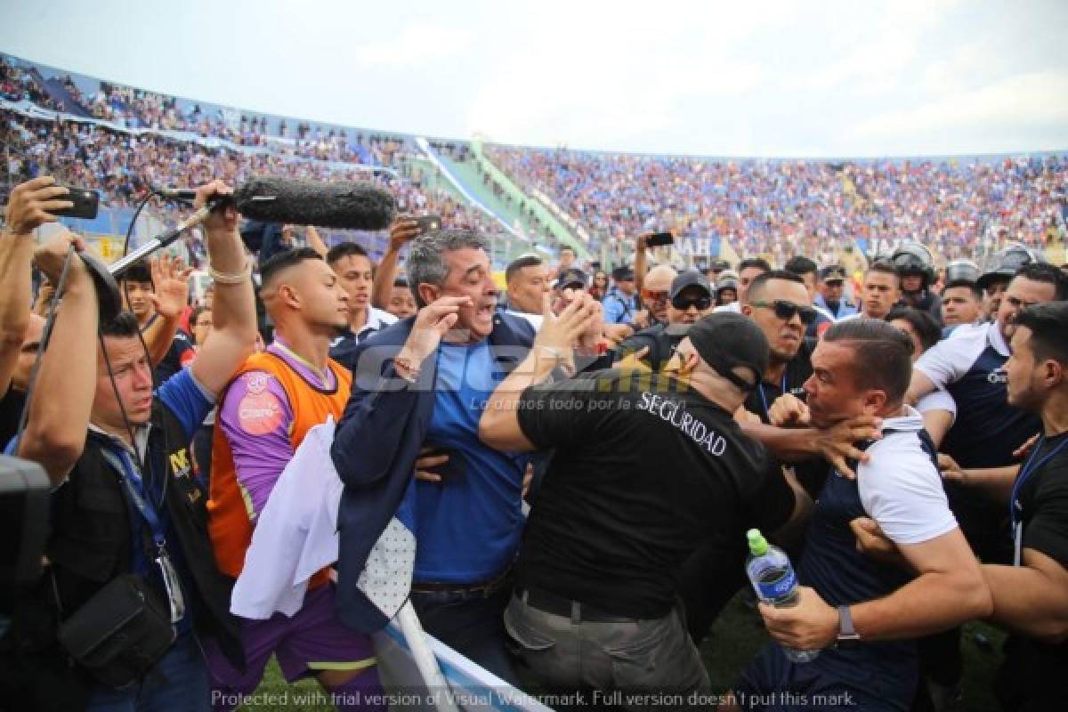 NO SE VIO: Los ladrillos, la furia de Manolo y Amado en la barra del Motagua