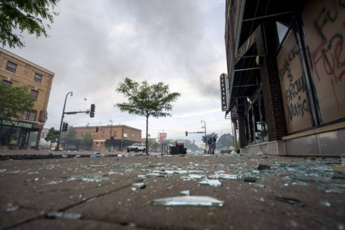 Desolada, destruida y en toque de queda: Minneapolis, una ciudad en 'guerra' en medio del coronavirus