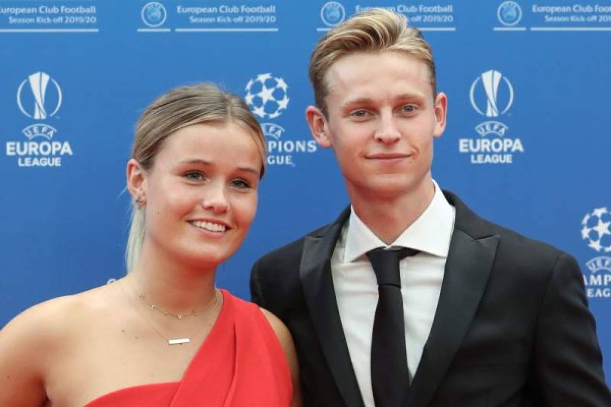 Dutch midfielder Frenkie de Jong (R) and his girlfriend Mikky Kiemeney pose as they arrive prior to the UEFA Champions League football group stage draw ceremony in Monaco on August 29, 2019. (Photo by Valery HACHE / AFP)