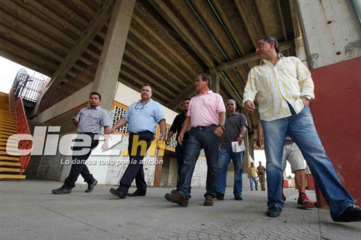 Jorge Luis Pinto inspeccionó el Estadio Olímpico en San Pedro Sula .