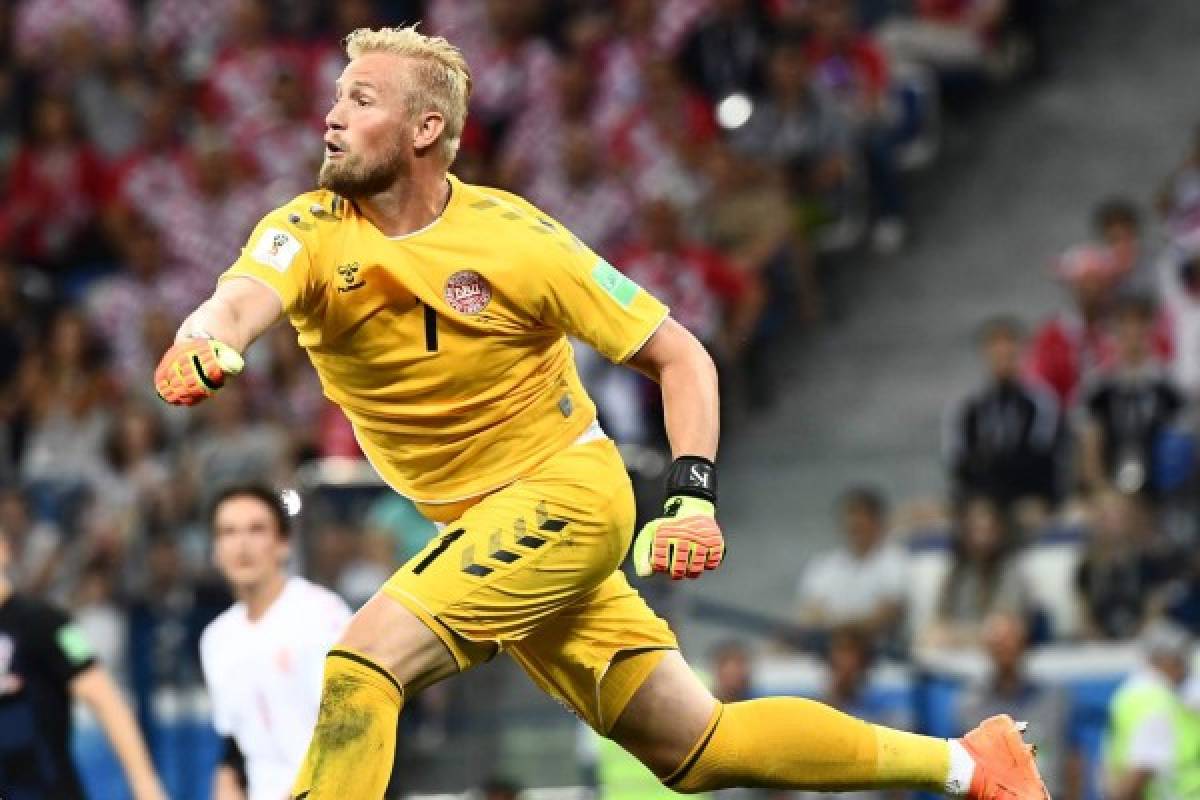 Denmark's goalkeeper Kasper Schmeichel reacts during the Russia 2018 World Cup round of 16 football match between Croatia and Denmark at the Nizhny Novgorod Stadium in Nizhny Novgorod on July 1, 2018. / AFP PHOTO / Jewel SAMAD / RESTRICTED TO EDITORIAL USE - NO MOBILE PUSH ALERTS/DOWNLOADS