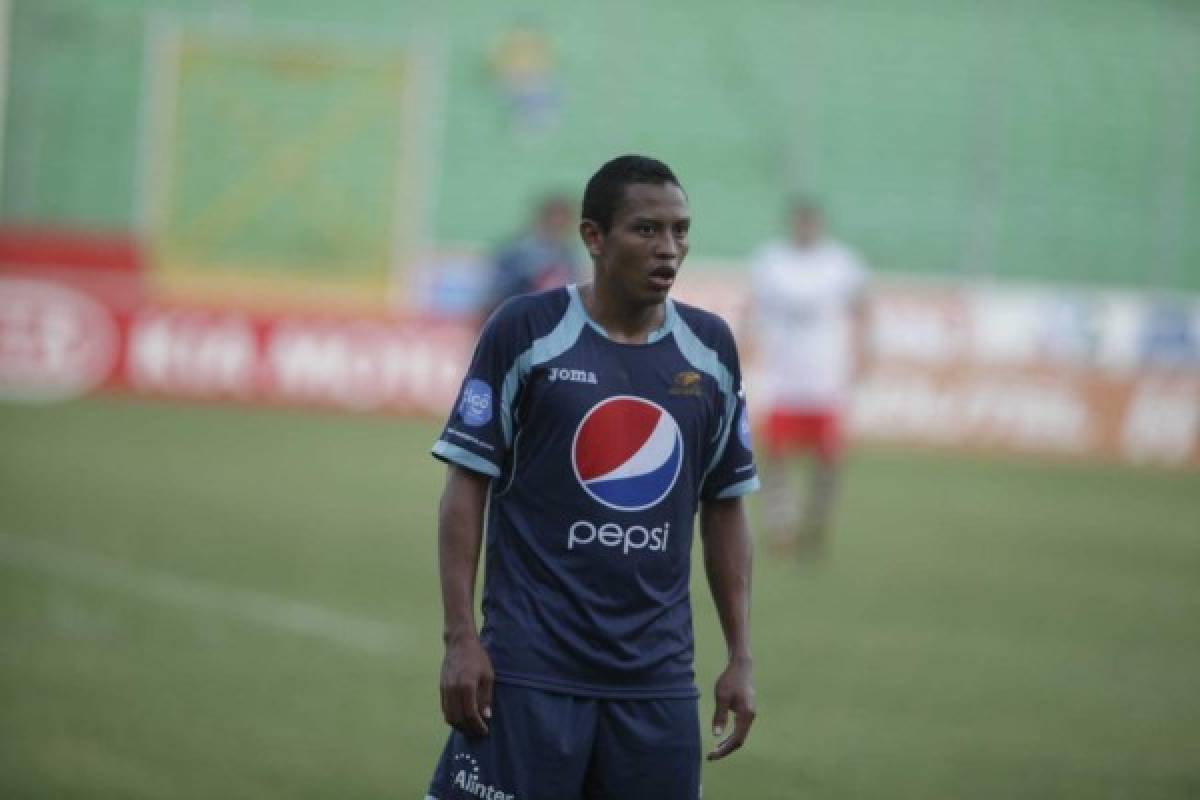 Roger Mondragon, defensa, motagua, torneo apertura 2010.