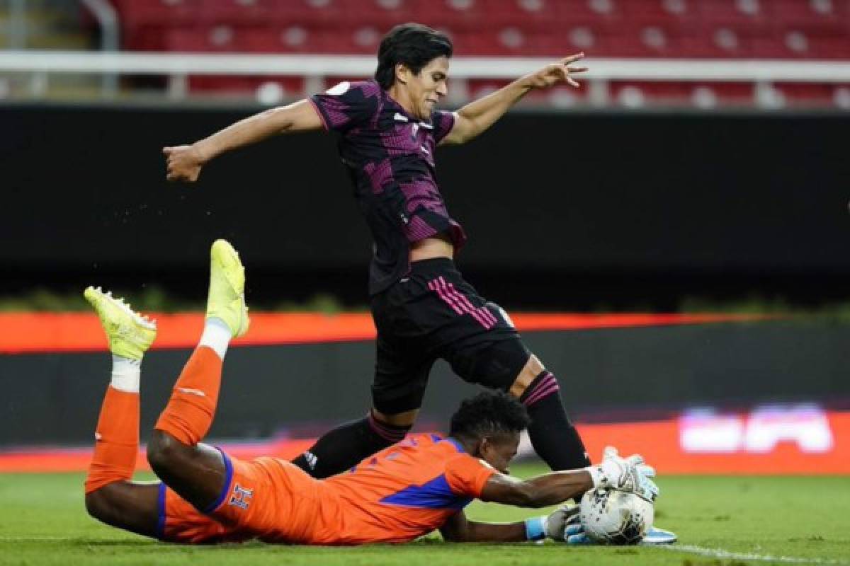 Lo que no se vio en TV: El lindo gesto de los mexicanos con futbolistas hondureños y la maldición que rompió un jugador azteca