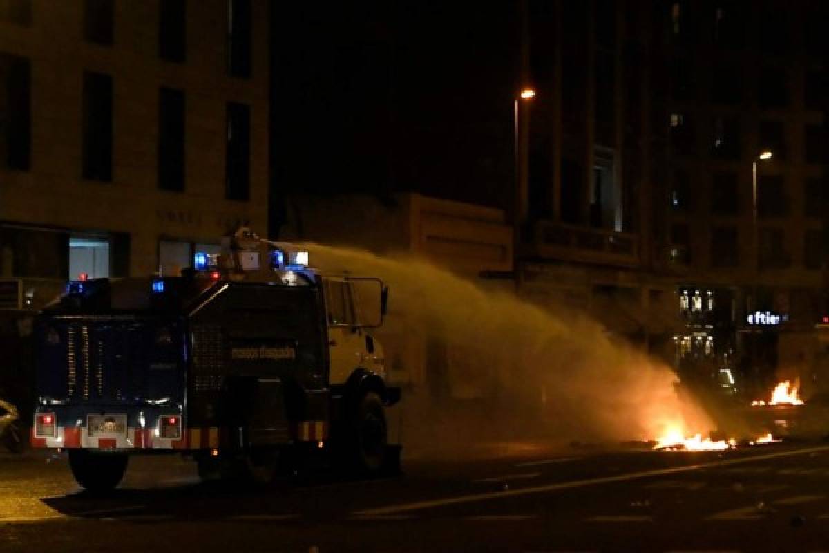 La noche violenta que hubo en Barcelona: Más de 180 heridos por protestas independentistas