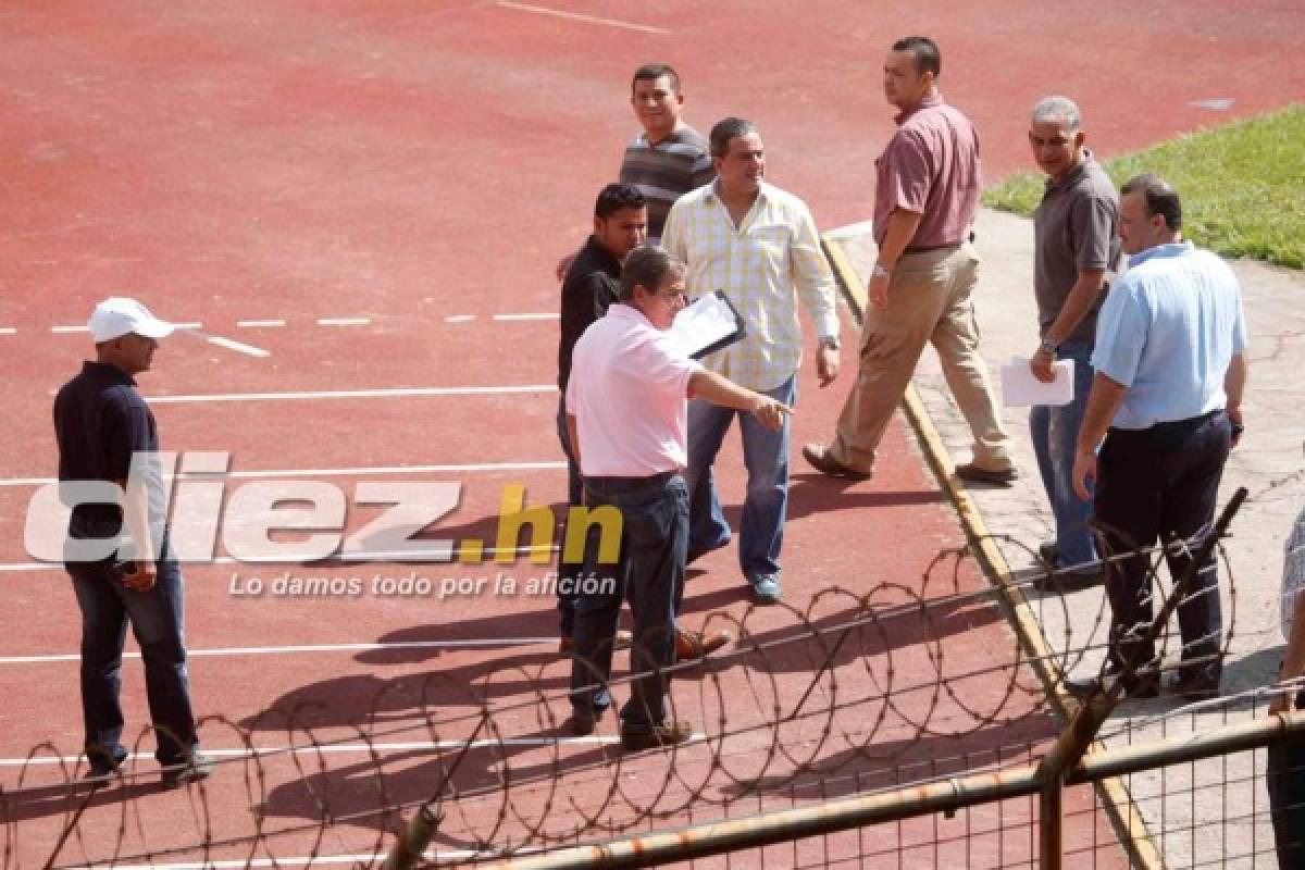 Jorge Luis Pinto inspeccionó el Estadio Olímpico en San Pedro Sula .