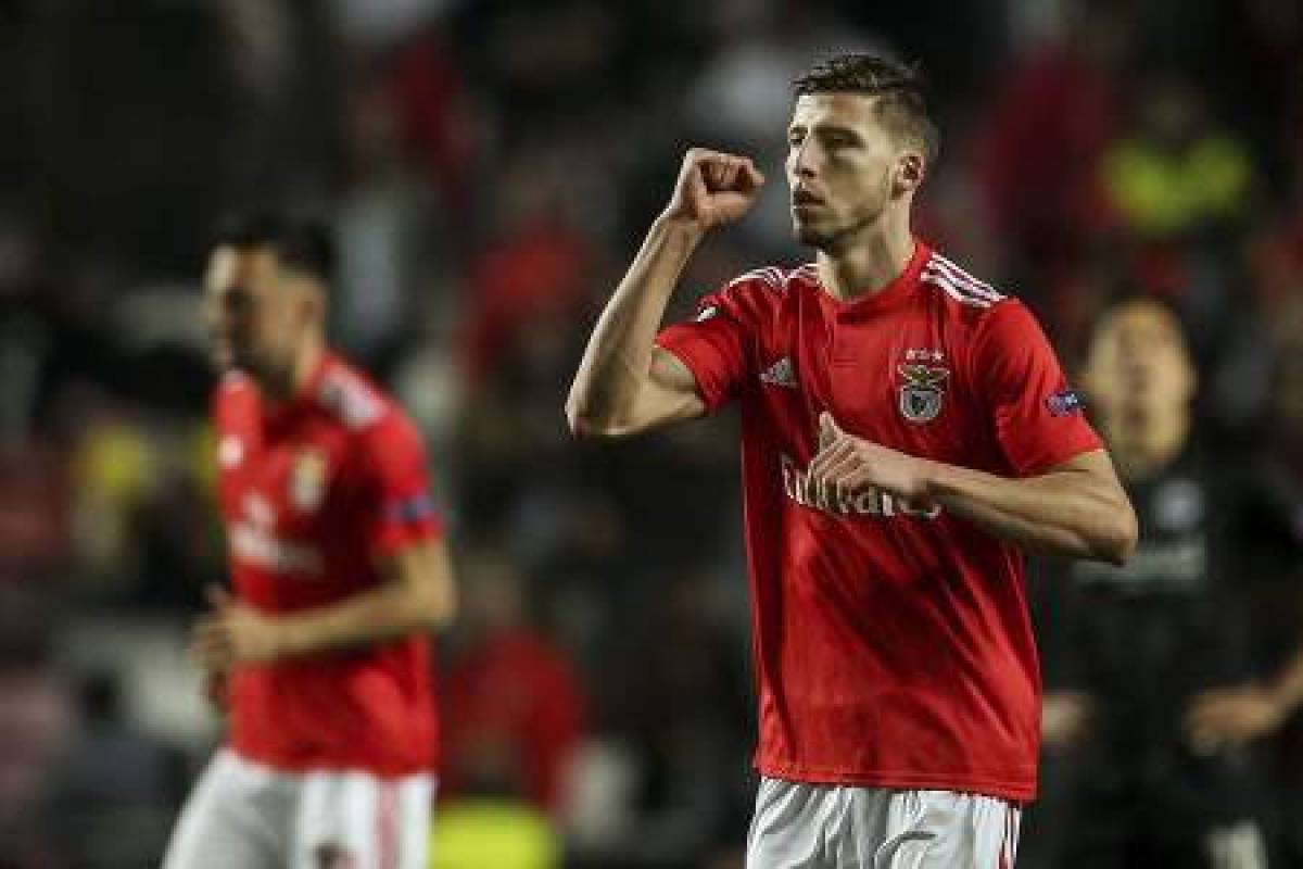 Benfica's Portuguese defender Ruben Dias celebrates after scoring a goal during the UEFA Europa league quarter final first leg football match between SL Benfica and Eintracht Frankfurt at the Luz stadium in Lisbon on April 11, 2019. (Photo by CARLOS COSTA / AFP)
