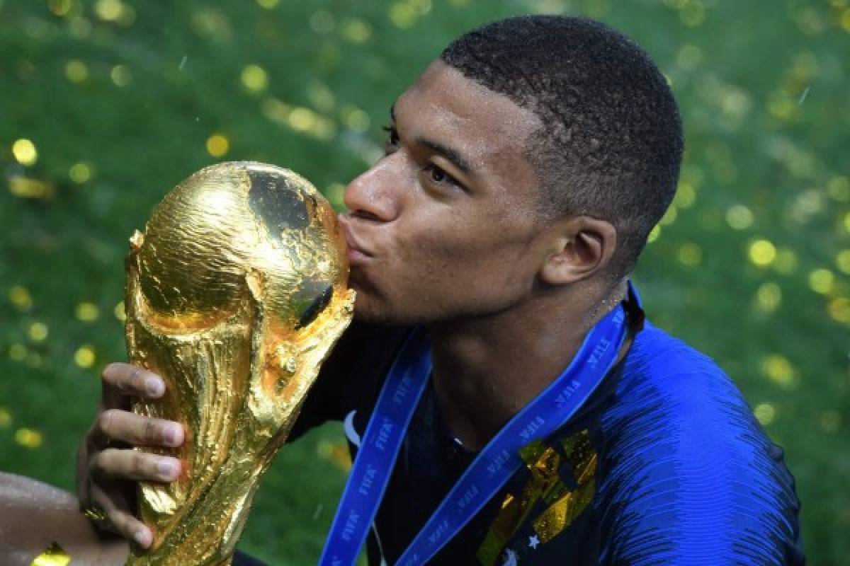 LOCURA: El beso a Mbappé, el delirio de Deschamps y la celebración de Francia