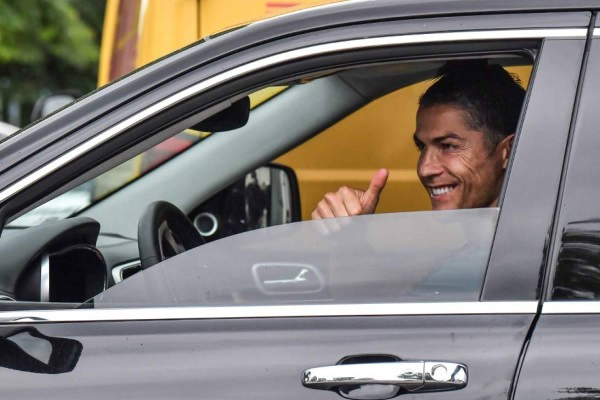 Juventus' Portuguese forward Cristiano Ronaldo gestures as he leaves in his car after attending training on May 19, 2020 at the club's Continassa training ground in Turin, as the country's lockdown is easing after over two months, aimed at curbing the spread of the COVID-19 infection, caused by the novel coronavirus. (Photo by Marco Bertorello / AFP)
