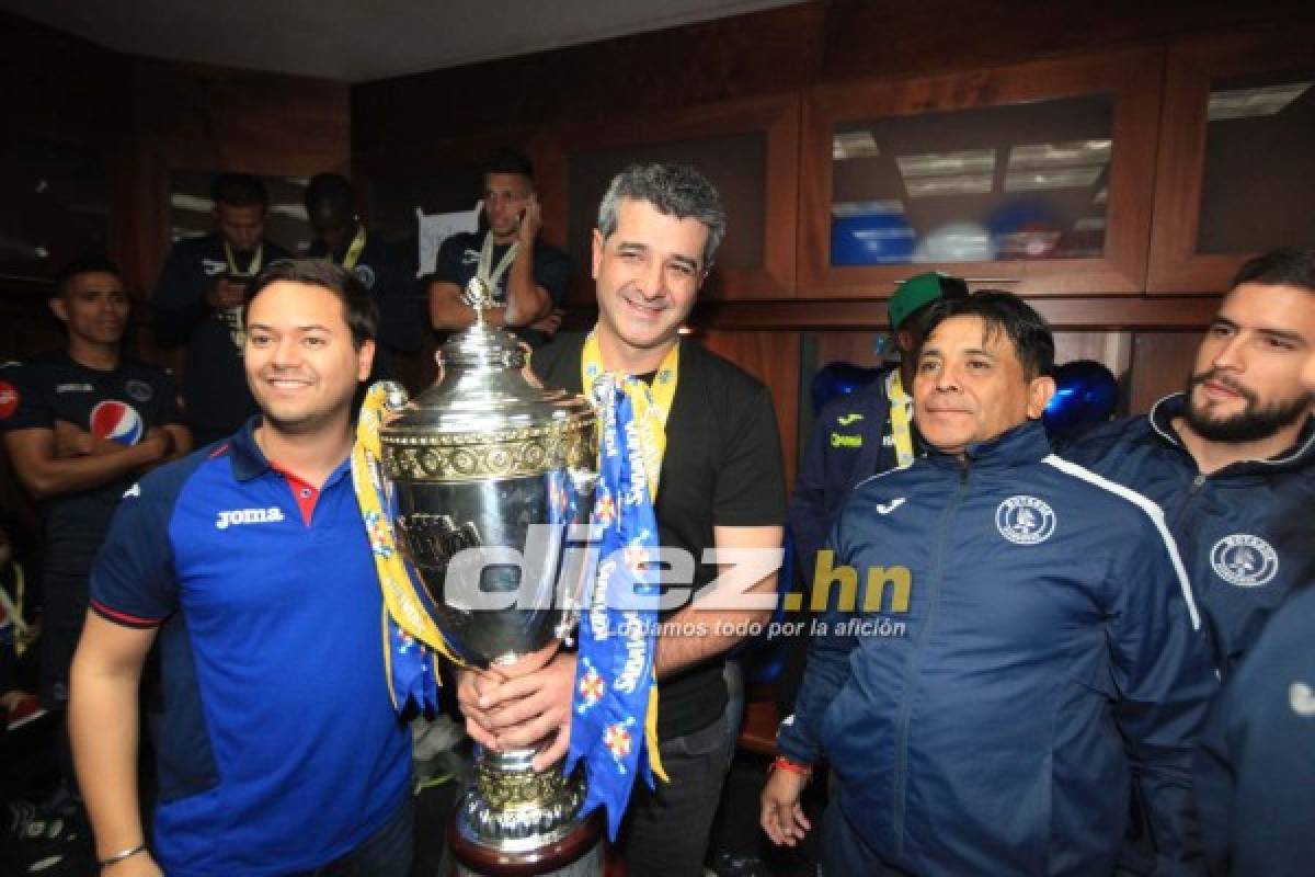 EN FOTOS: La íntima celebración de Motagua en su camerino tras ganar la copa 16