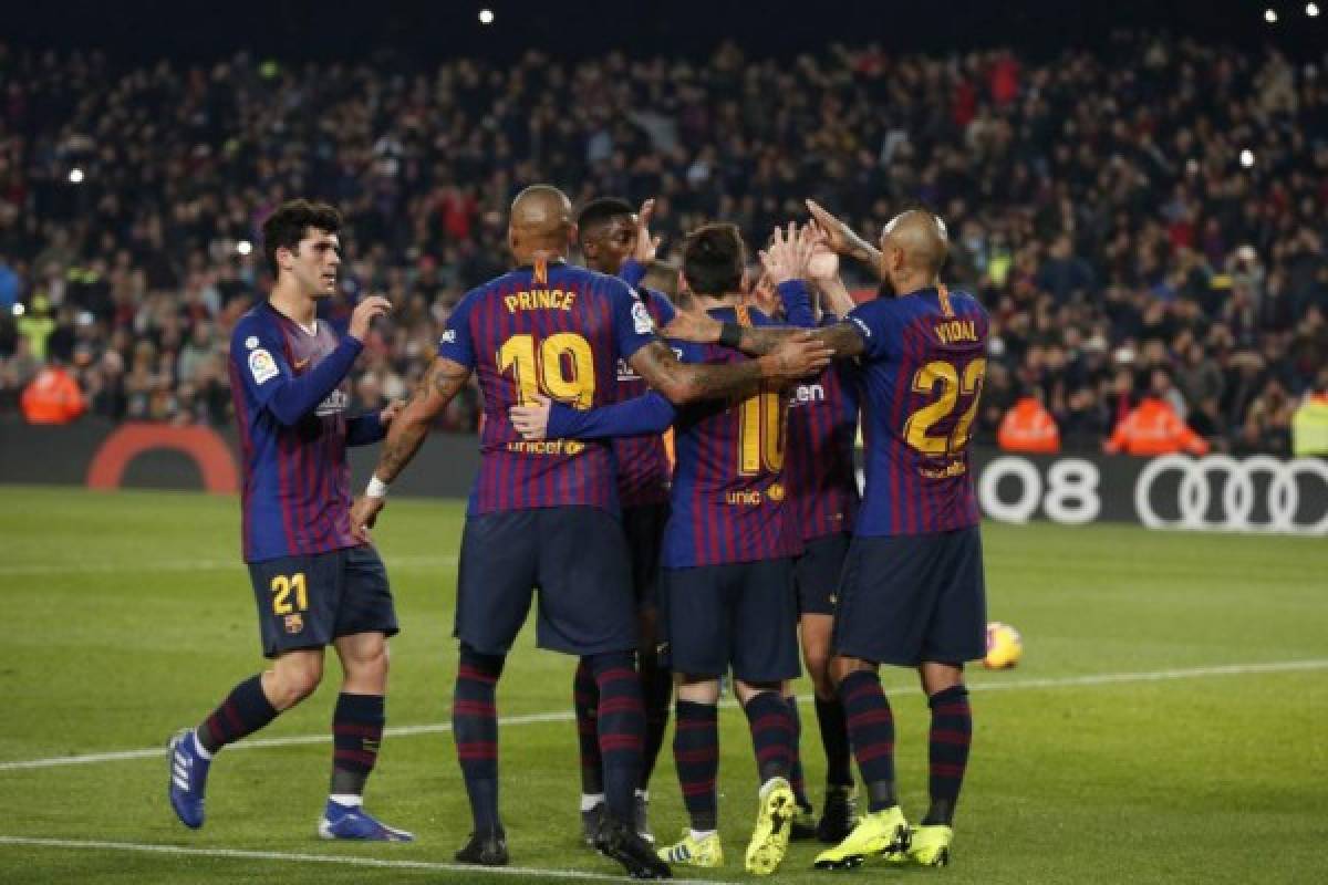 Barcelona's Argentinian forward Lionel Messi (2R) celebrates with teammates after scoring a goal during the Spanish League football match between Barcelona and Real Valladolid at the Camp Nou stadium in Barcelona on February 16, 2019. (Photo by Pau Barrena / AFP)