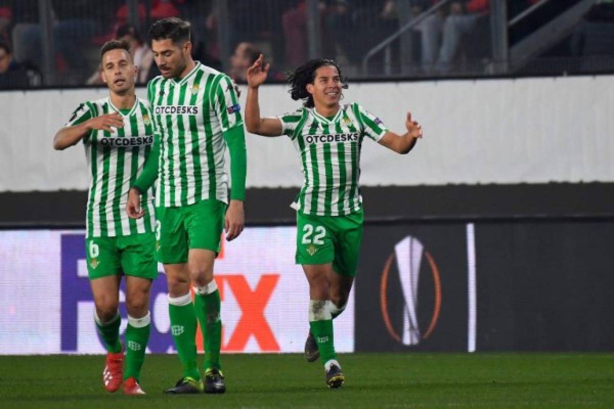 Fotos: La locura de Diego Lainez tras anotar su primer tanto en Europa