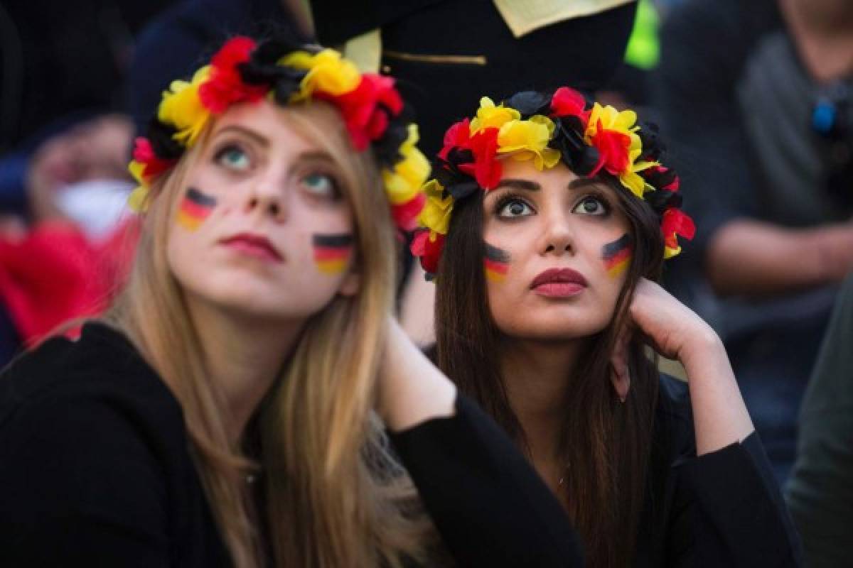 FOTOS: Las bellezas del Italia-Alemania por la Euro 2016