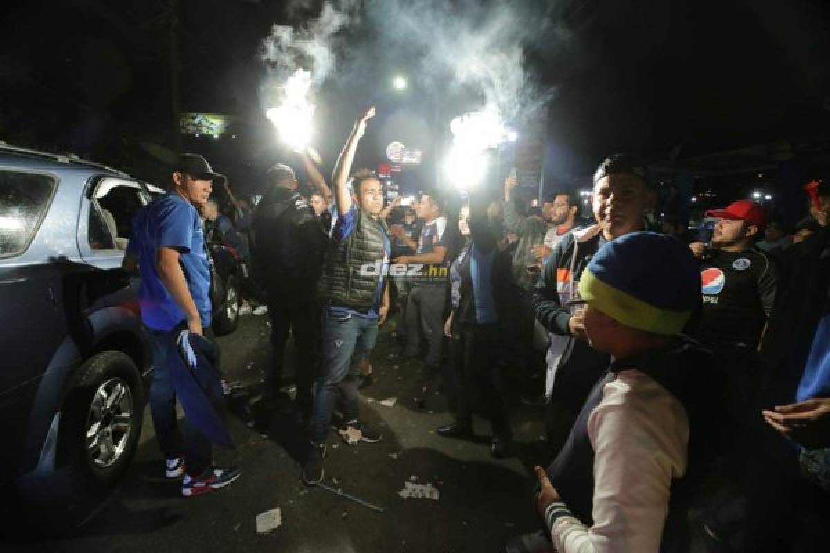 ¡Tegucigalpa se tiñe de azul! Aficionados salen a las calles a festejar la 16 del Motagua