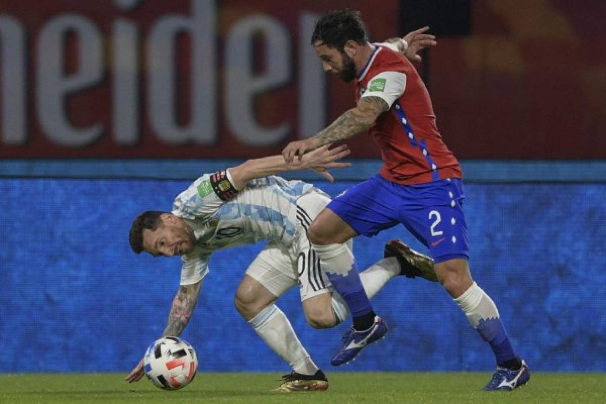 Las duras imágenes de Messi tras empatar contra Chile y así fue captado con Medel luego de su recordada pelea