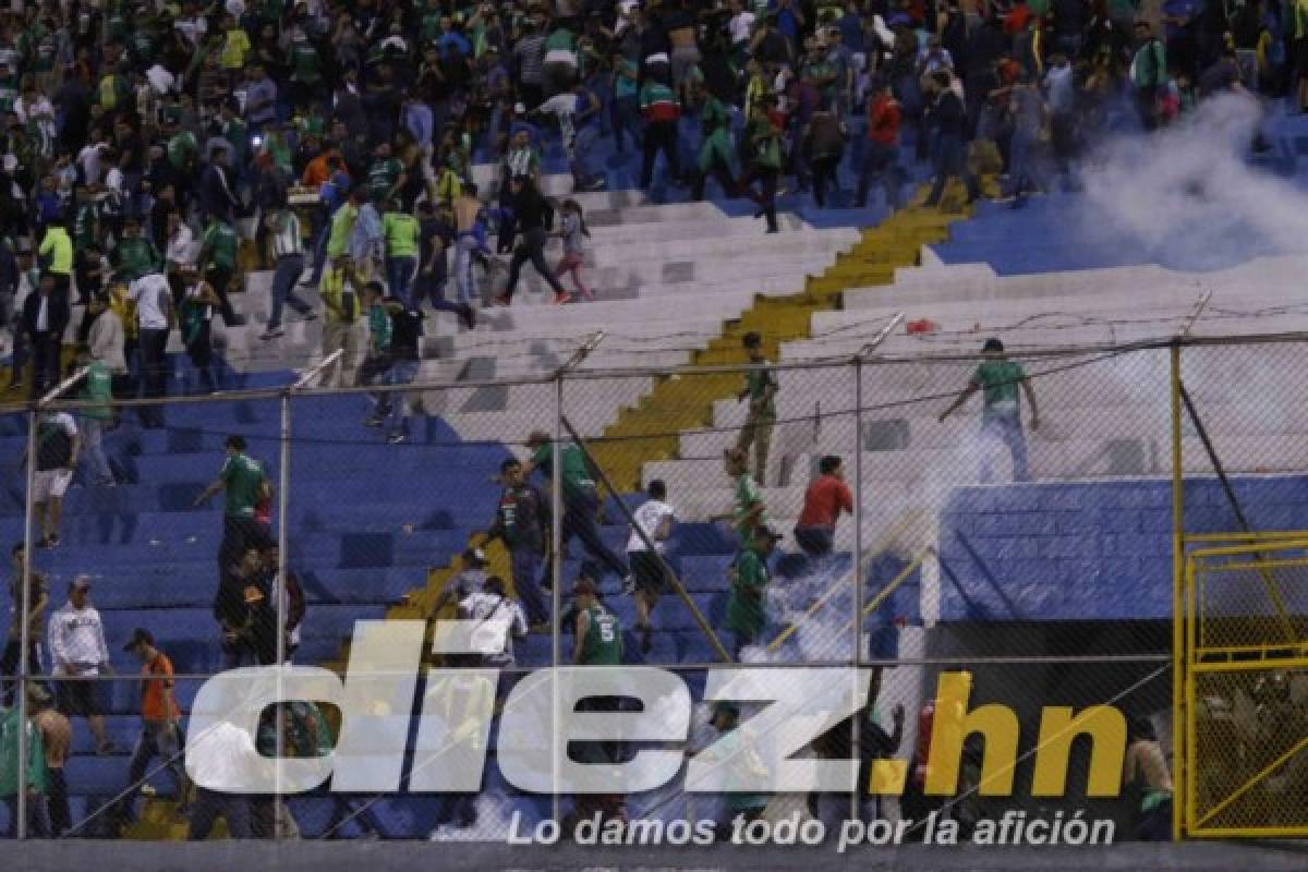 Impactantes imágenes: Terror y drama en el estadio Morazán tras actos vandálicos