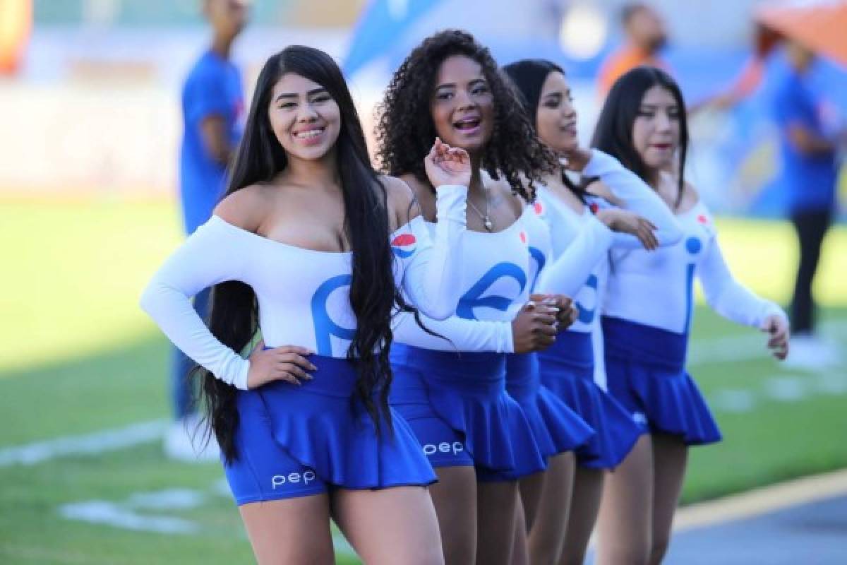 FOTOS: Las bellas chicas que adornaron la semifinal Motagua-Platense