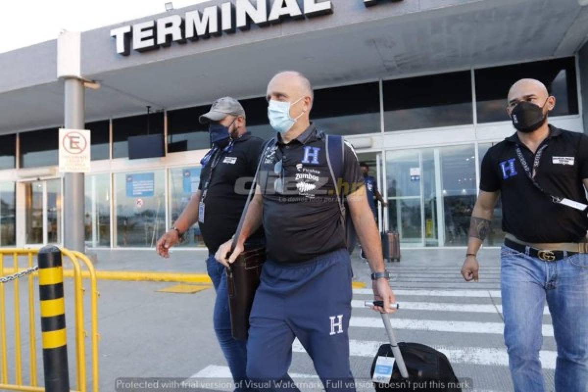 ¡Con guaruras fue recibido Coito! Así fue la discreta llegada de la Selección de Honduras tras perder en México