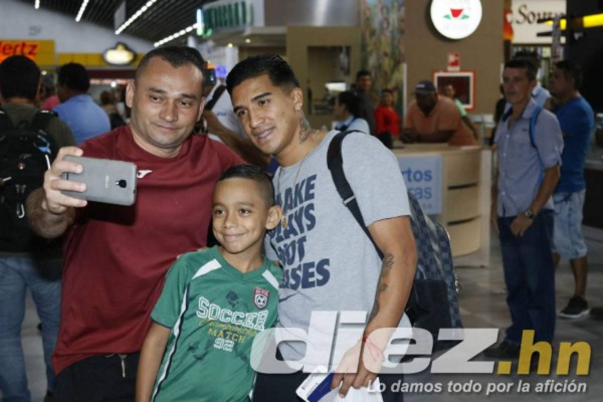 Con una visita sorpresiva: Emotiva despedida a Reinaldo Rueda, Elis y Chirinos en el aeropuerto