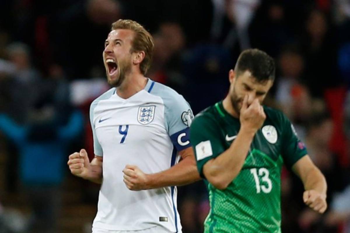 England's striker Harry Kane (L) celebrates their 1-0 victory at the end of the FIFA World Cup 2018 qualification football match between England and Slovenia at Wembley Stadium in London on October 5, 2017. / AFP PHOTO / Ian KINGTON / NOT FOR MARKETING OR ADVERTISING USE / RESTRICTED TO EDITORIAL USE