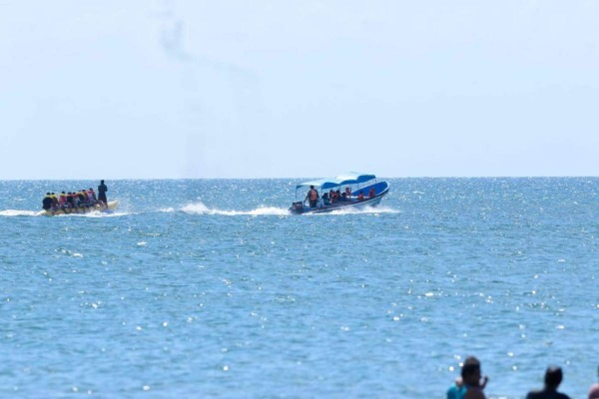 Fotos: Hondureños se van a las playas a pesar de alerta roja por coronavirus