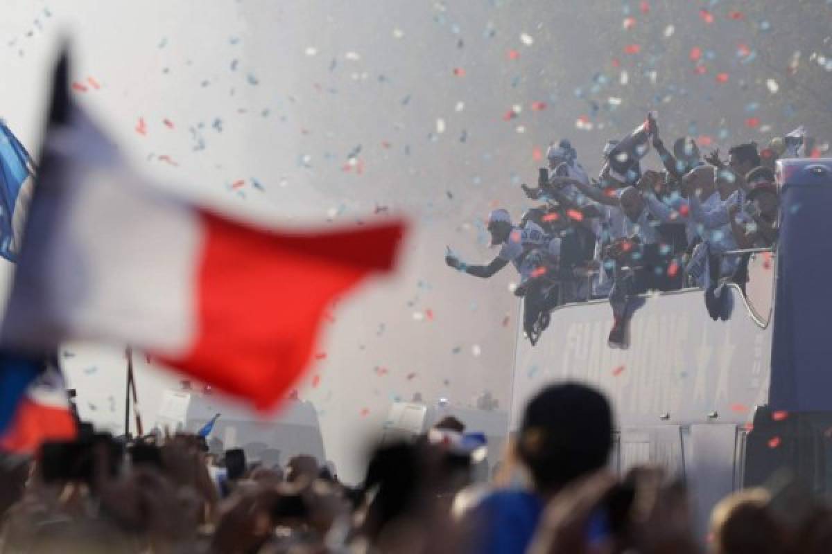 ¡La Copa está en casa! Francia explota de euforia tras conquistar Rusia 2018