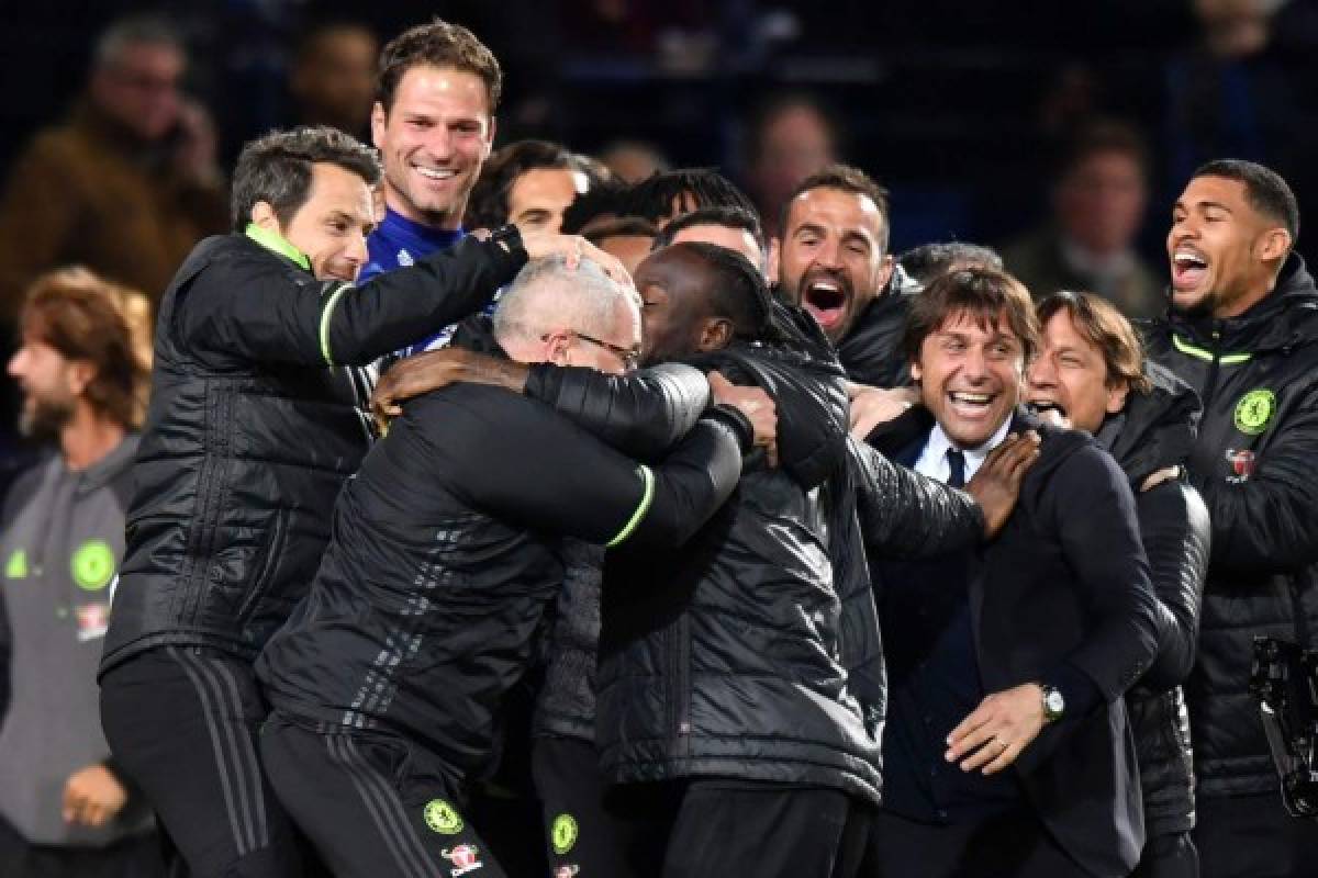 ¡LOCURA! Así festejó el Chelsea su sexto título en la Premier League